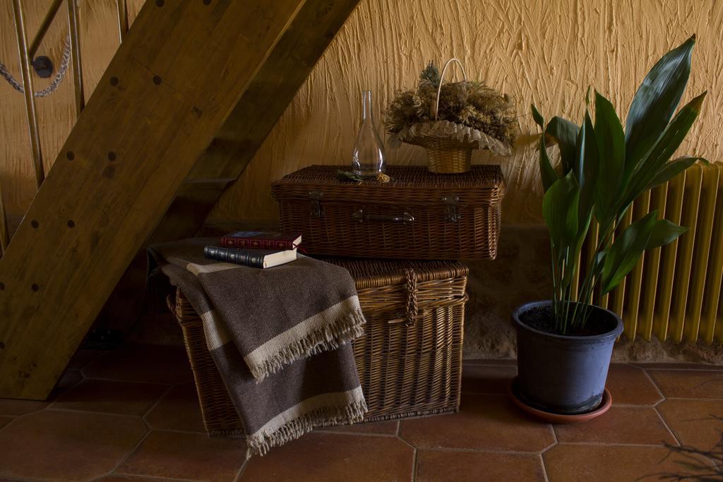 Casa Rural Santa Elena Villafranca de los Caballeros ภายนอก รูปภาพ